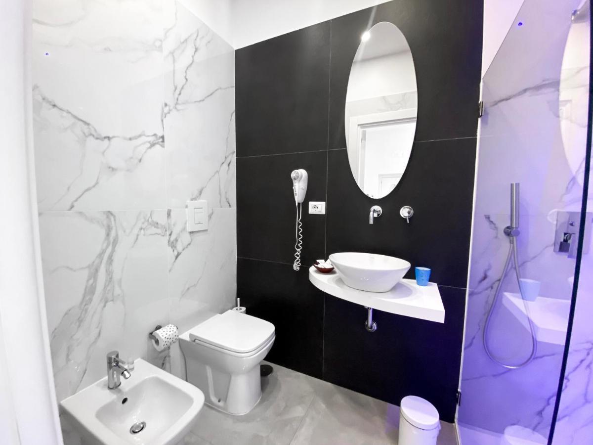 Aurora Luxury Rooms Napoli Eksteriør billede